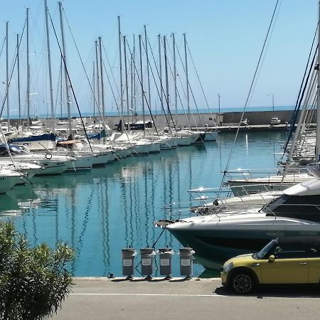 Joli Studio Bord De Mer, Clim, Balcon, Parking Prive 멍똥 외부 사진